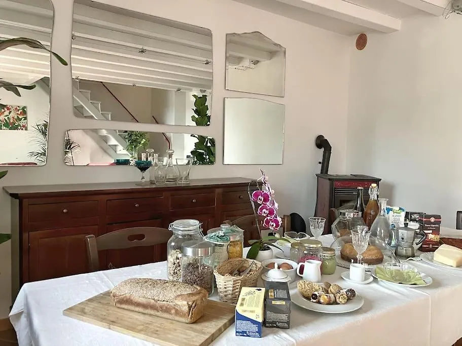 Apartamento Castel Montorio - Camera Matrimoniale Con Bagno In Casa Condivisa Verona 0*,  Italia