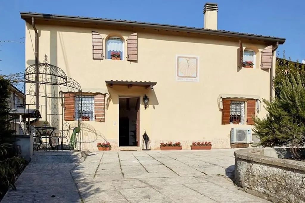 Castel Montorio - Camera Matrimoniale Con Bagno In Casa Condivisa Apartment Verona Italy